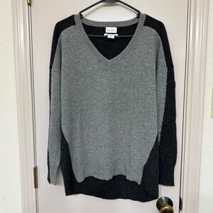 Nicole Miller New York 100% Cashmere V-Neck Sweater